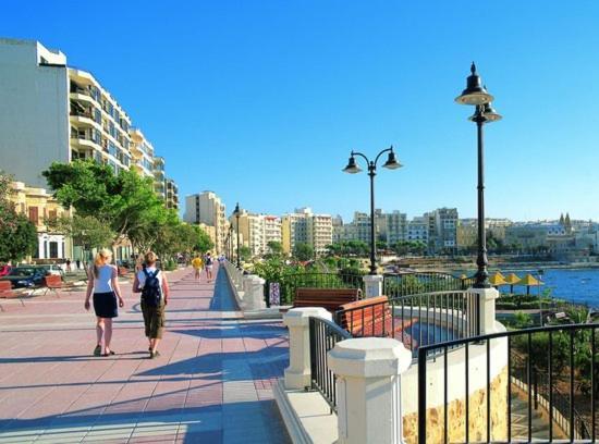 Modern Family Holiday Retreat In Gzira Сліма Екстер'єр фото