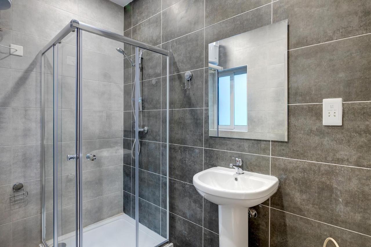 Modern Family Holiday Retreat In Gzira Сліма Екстер'єр фото