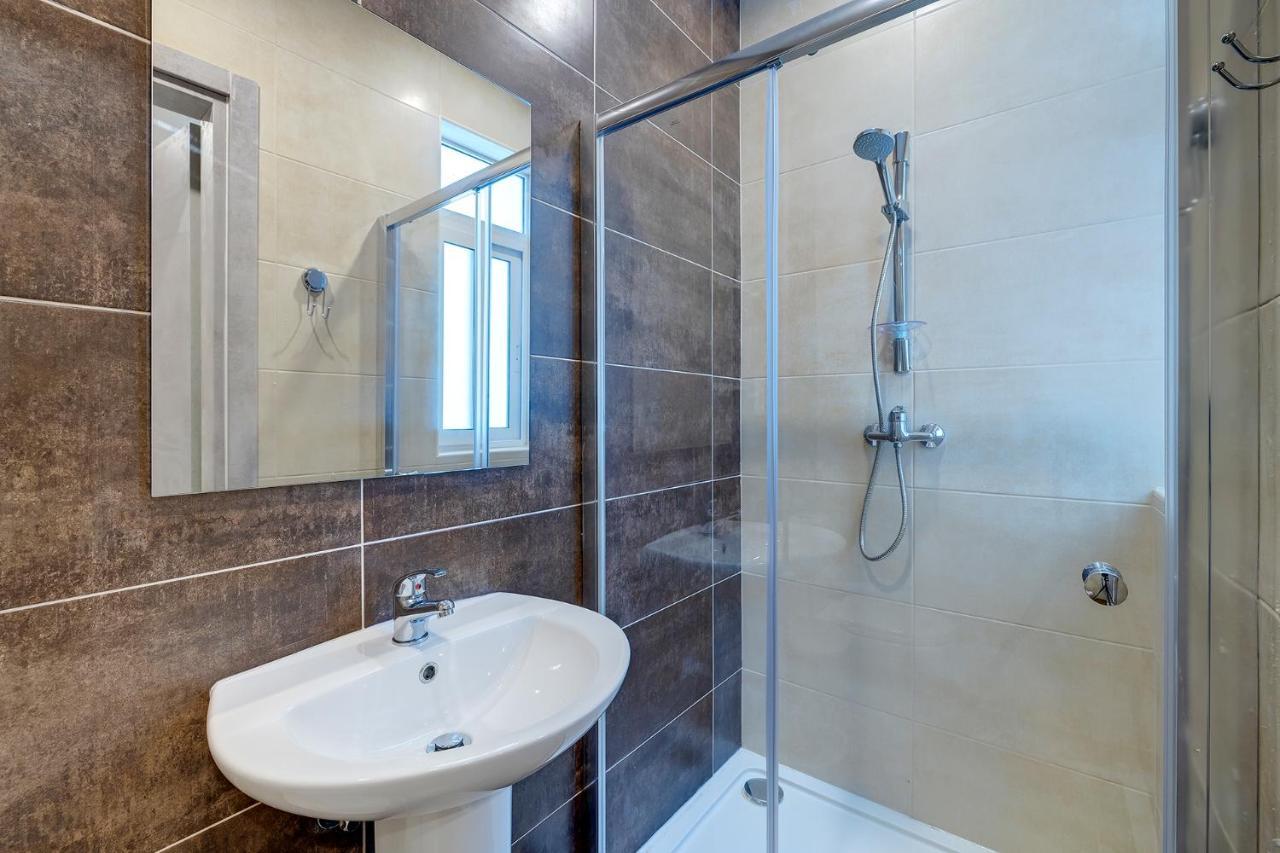 Modern Family Holiday Retreat In Gzira Сліма Екстер'єр фото
