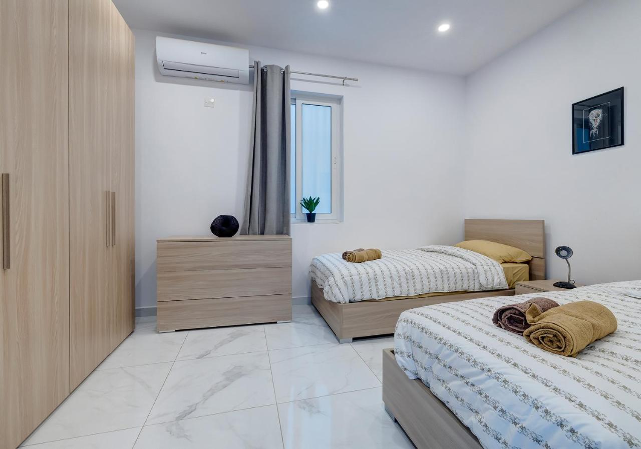Modern Family Holiday Retreat In Gzira Сліма Екстер'єр фото