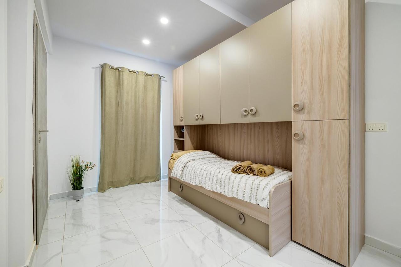 Modern Family Holiday Retreat In Gzira Сліма Екстер'єр фото