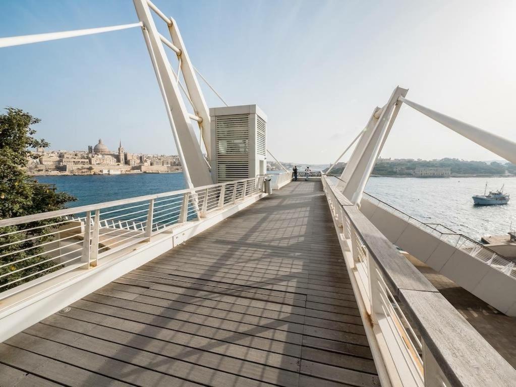 Modern Family Holiday Retreat In Gzira Сліма Екстер'єр фото